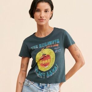 🍒 Daydreamer The Runaways Cherry Bomb Japan Tour Graphic Tee 🍒